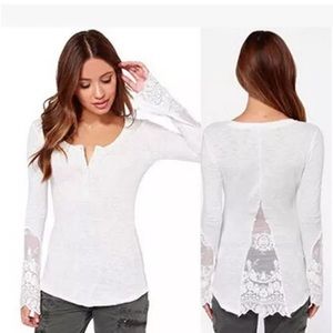 ✨The Sarah blouse with beautiful lace accent