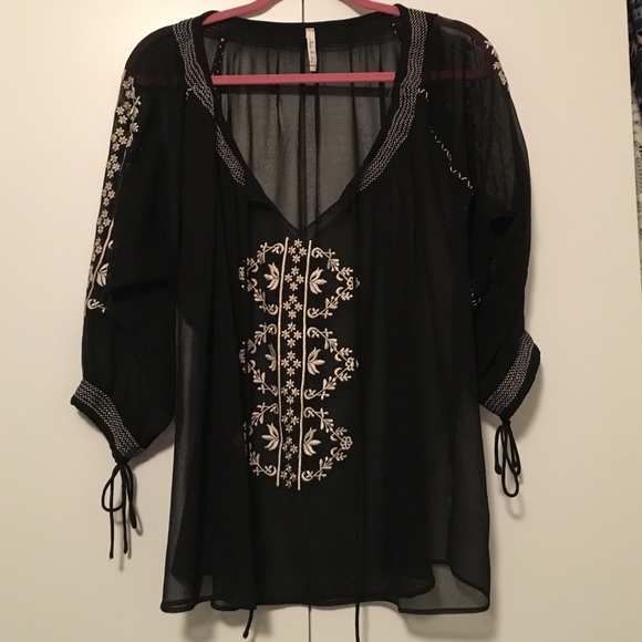 Willow and Clay Black Flowy Blouse