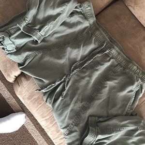 Joggers army green size med