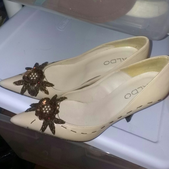 Taupe shoe