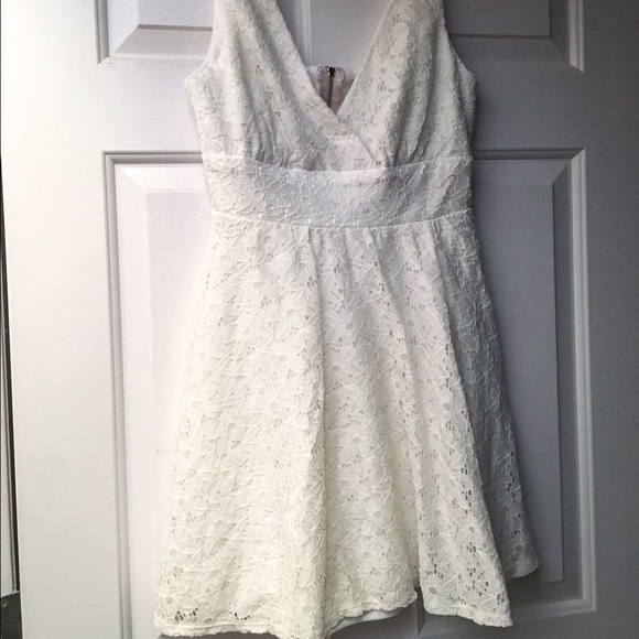 White lace dress Size 5 - Picture 2 of 3