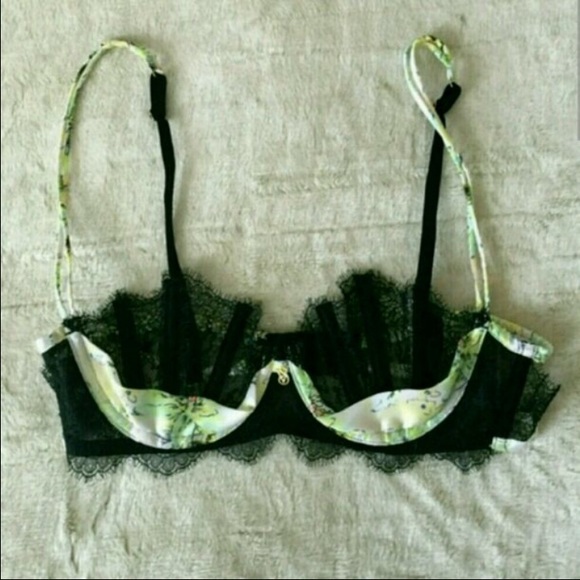 VS fantasy island collection bra and panty - Picture 2 of 3