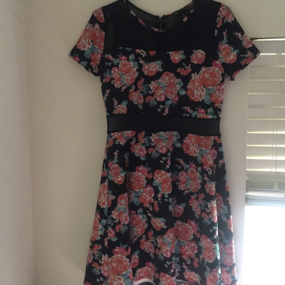 MACYS CUTE FLORAL SKATER 👗 OFFERS - Picture 1 of 4