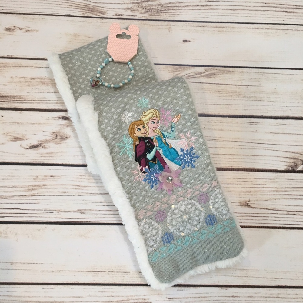 ⚜️FROZEN Scarf with Bonus Bracelets. ❄️⛄️