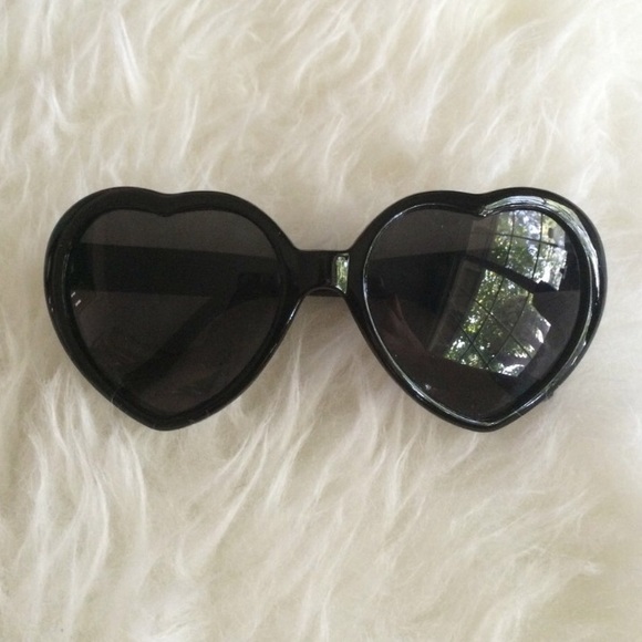 Black heart sunglasses