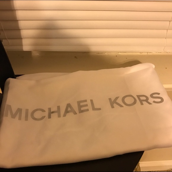 Black leather Michael Kors handbag with gold acc. - Picture 4 of 4