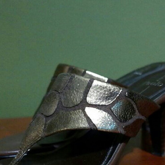 Paolo Low Heeled Thong Sandals Gold Giraffe Print - Picture 2 of 4