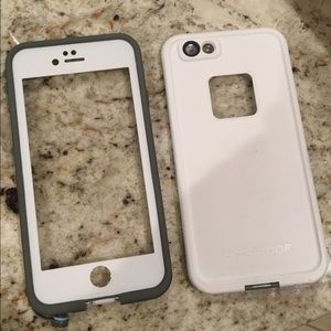 White lifeproof case