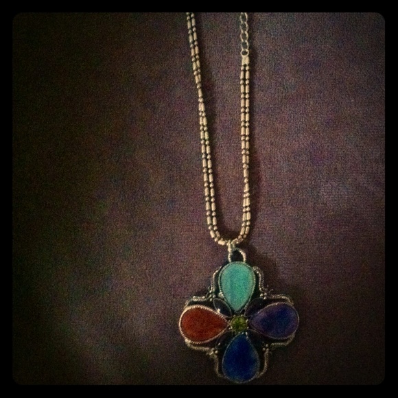 Monet 4 stone flower necklace!!
