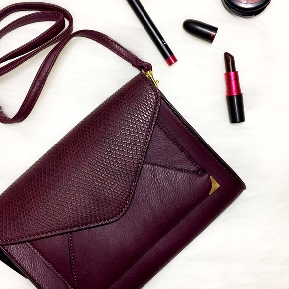 Ivy Collective Handbags - HP | Burgundy Cross-body Bag