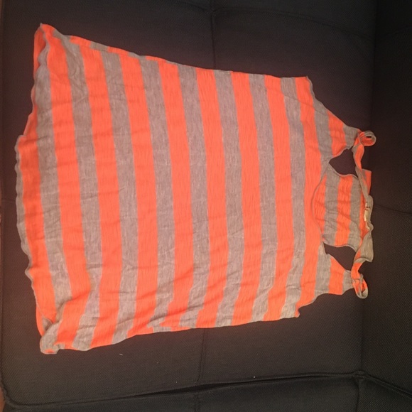 Set of 3 tank/crop bundle. Size small. - Picture 3 of 4