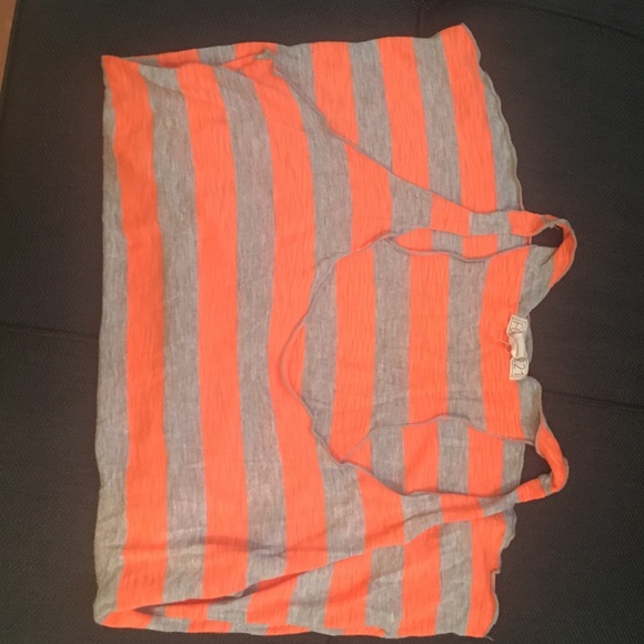 Set of 3 tank/crop bundle. Size small. - Picture 4 of 4