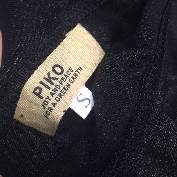 Black long sleeve piko