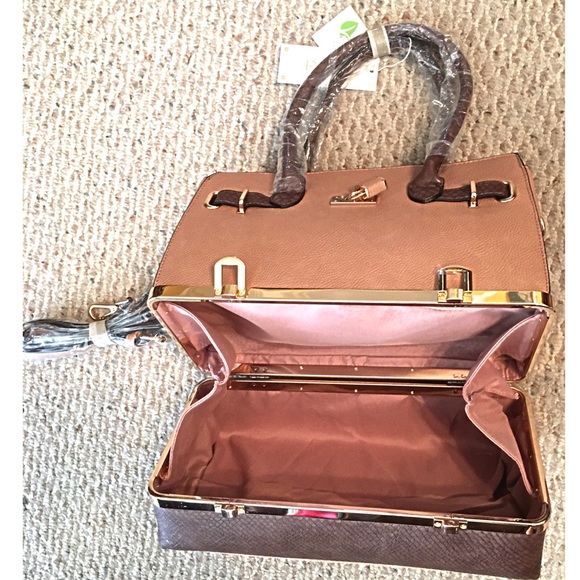 Boutique Bags - Storage Compartment Vegan Leather Two Tone Tote Boutique Bags - Storage Compartment Vegan Leather Two Tone Tote