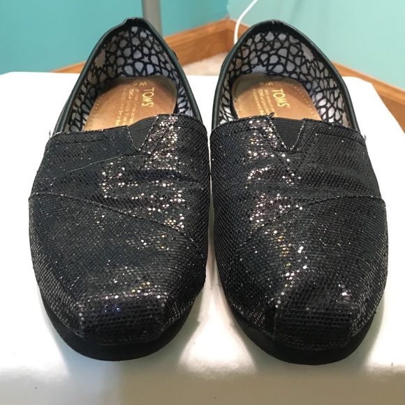 SPARKLY BLACK TOMS