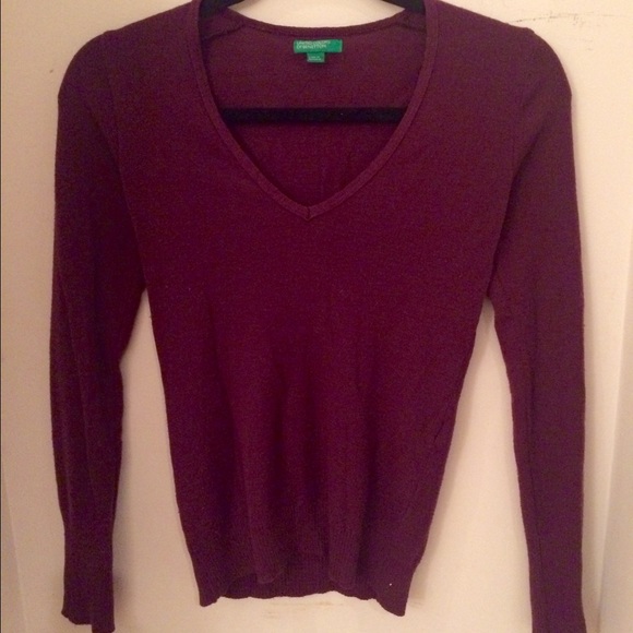 United Colors of Benetton v neck sweater 🍆