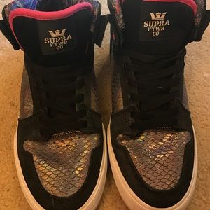 Supra woman's