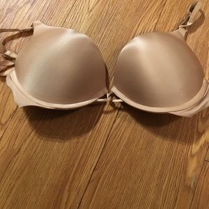 32D Bombshell plunge by VS