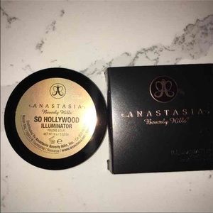 Limited edition ANASTASIA ILLUMINATOR!