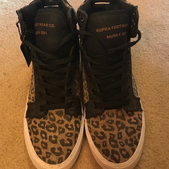 Woman's supras