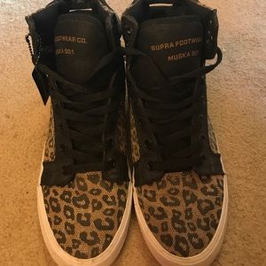 Woman's supras
