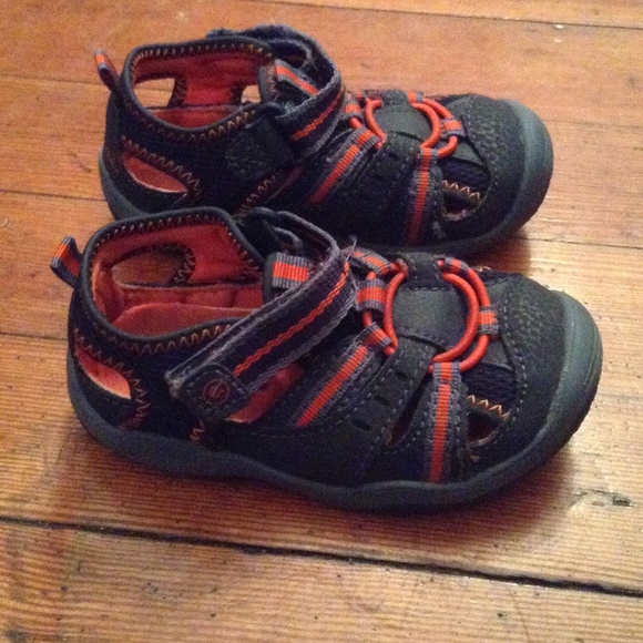 **DONATED*** STRIDE RITE Baby Sandals 5.5W - Picture 1 of 4