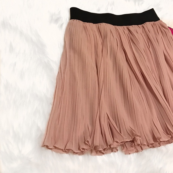 Candie's mauve flowy skater skirt - Picture 3 of 3