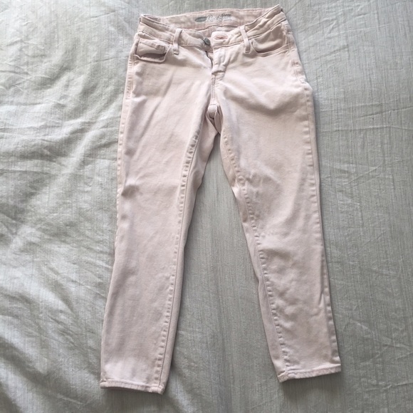 Light pink capri-length jeans