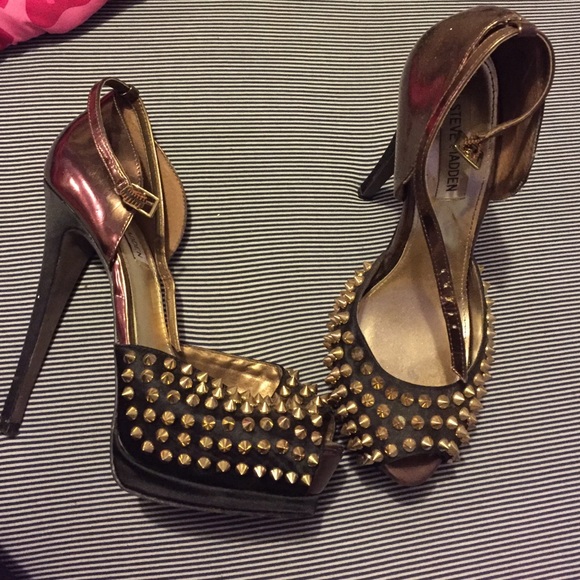 Spiked Steve Madden pumps