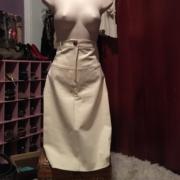 High waisted cream pencil skirt.