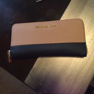 Michael Kors Two tone Wallet