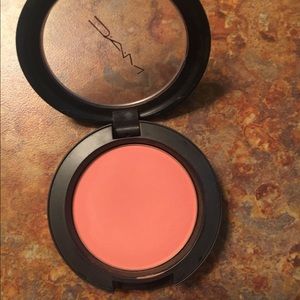 Mac blush Peaches