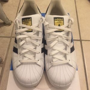 Superstar Adidas size 5 1/2 pre-owned