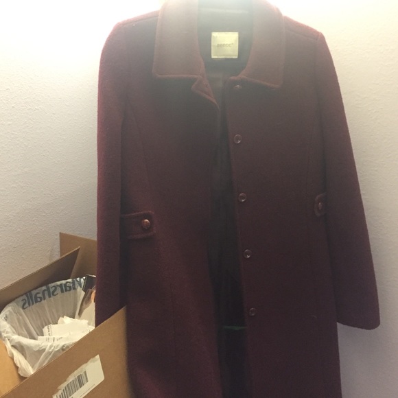 Aenoc burgundy coat!