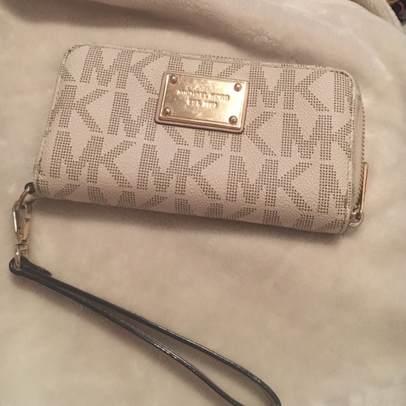 Michael kors wallet