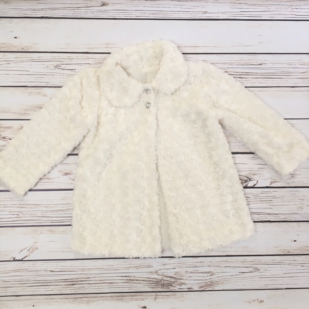 ⚜️Beautiful Super Soft White Girls Winter Jacket.