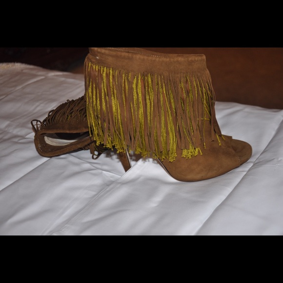 Ankle boot with fringe - Picture 2 of 4