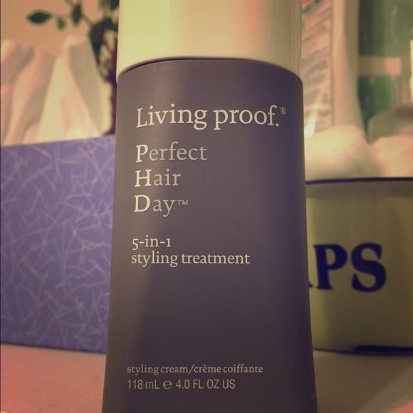 Living proof Perfect Hair Day styling treatment