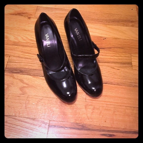 High heel shoes with strap