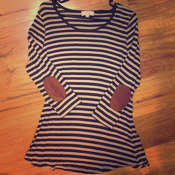 🍂Dark green and beige stripped comfy top 🍂