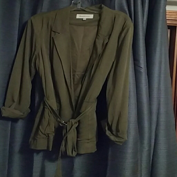 Olive green Gorgeous, fully lined coat with belt - Picture 3 of 3