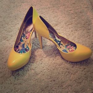 Steve Madden Yellow Pumps