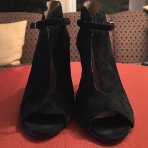 🍀Ann Taylor Dress Suede Booties🍀