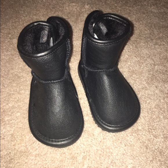 Black fur boots