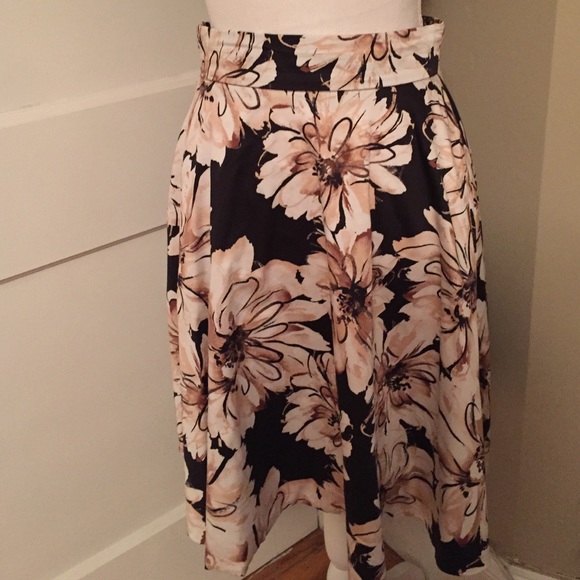 Dresses & Skirts - Amanda & Chelsea printed cotton skirt