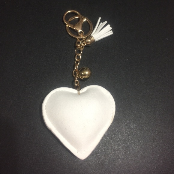 Blingy heart shaped keychain - Picture 2 of 4
