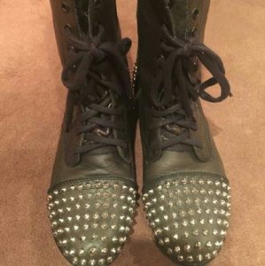 Combat boots