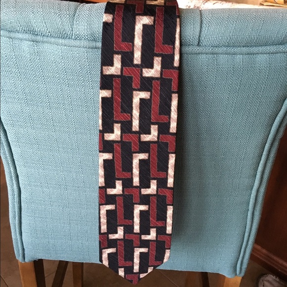Geoffrey Beene tie