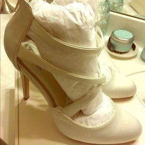BRAND NEW White heels