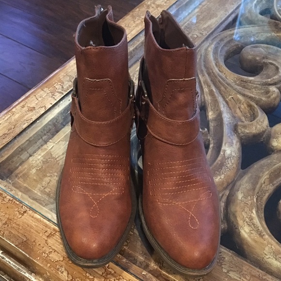 Adorable Cowgirl boots! 👢👢